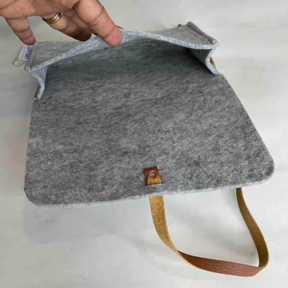 Gray Thick Felt Toiletry Bag - Picture 2 of 13